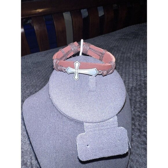 Christian Cuff Bracelet ANTIQUE SILVER CROSS Leather Adjustable Strap Set - Picture 5 of 9